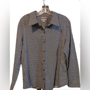 Investment’s women’s size 16 wrinkled free long sleeve button down